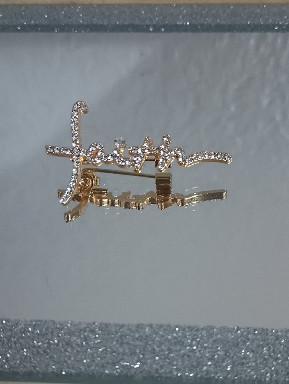 Women Gorgeous Faith Brooch Pin- Gold - Picture 2 of 3